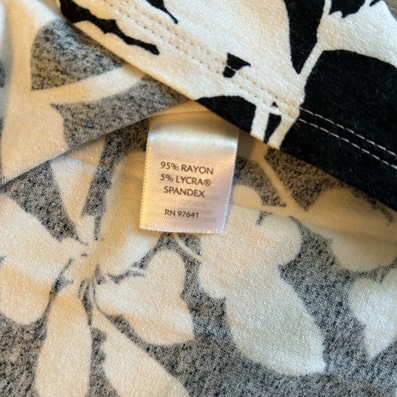J. Jill Wearever Stretch Top Large Petite Black & White Floral with 3/4 Sleeves. - Picture 6 of 9